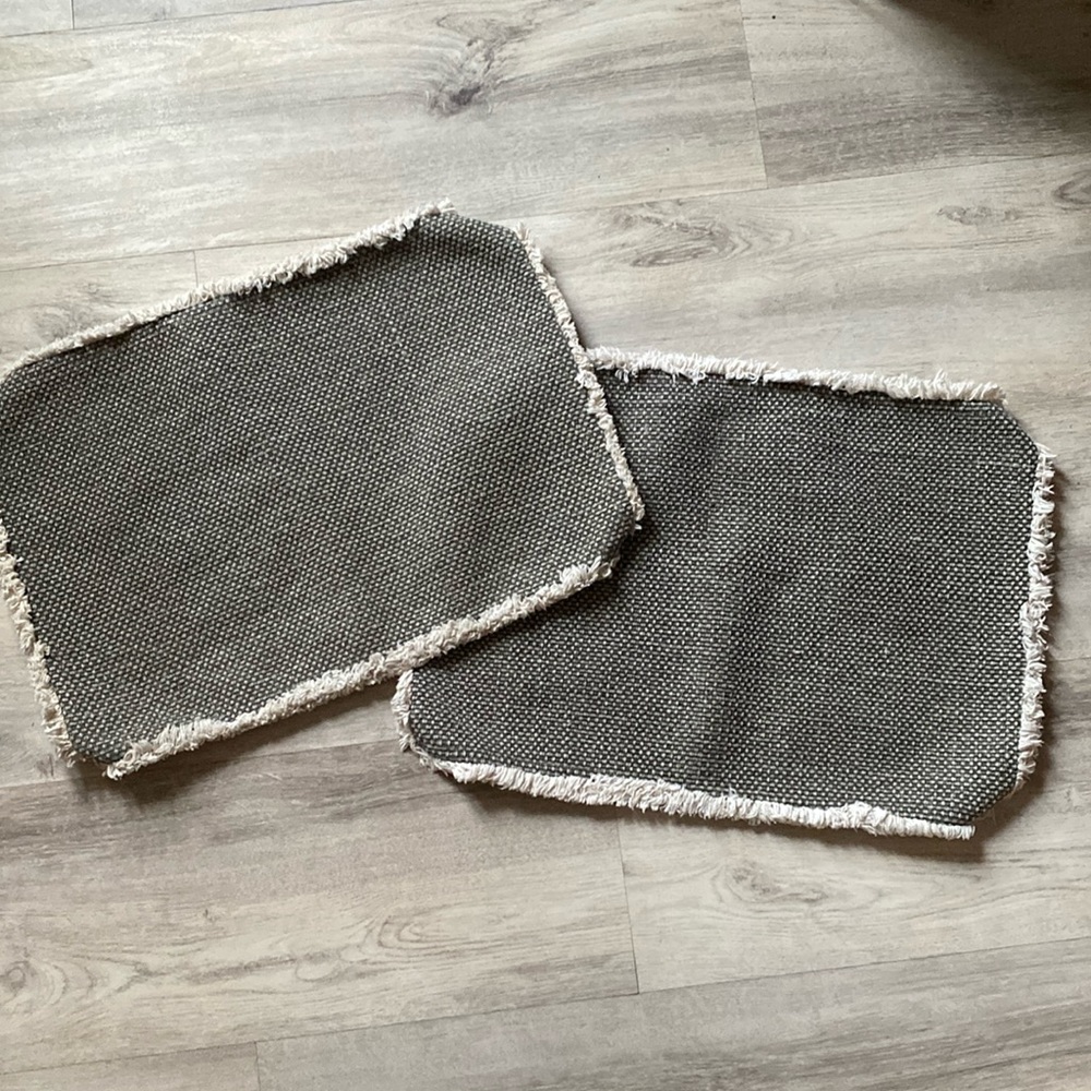 Pottery Barn Set of 2 Placemats Gray and Cream Woven